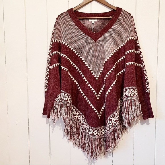 Velzera Sweaters - Velzera White and Wine Poncho. NWT. One Size.